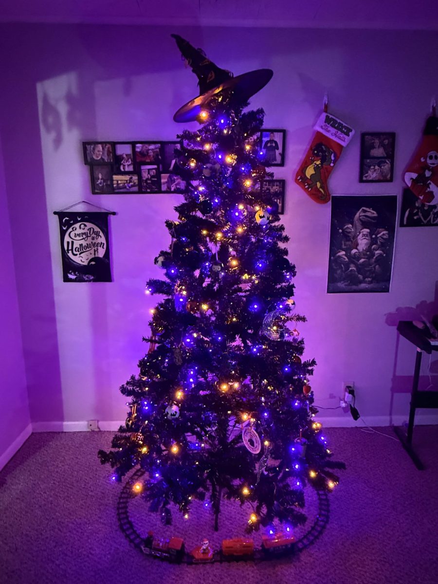 Alternative Christmas Tree (Halloween)