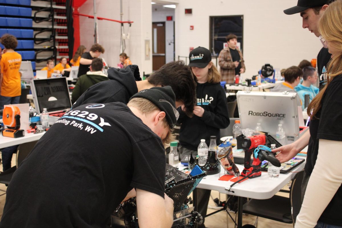 62629Y Iron Patriots - Yikes working on their robot during a competition.