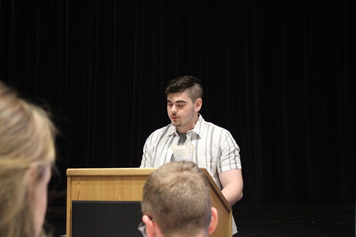 Cash Givens presents the Parent of the Year award. 