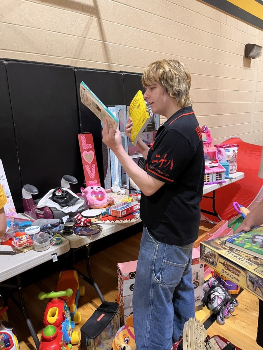 Seniors turned into volunteers across the valley last Friday for the Patriot Day of Caring.