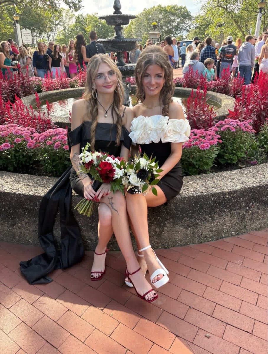 Photo of Jessamine Schmidt (left) and Taylor Tharp (right).